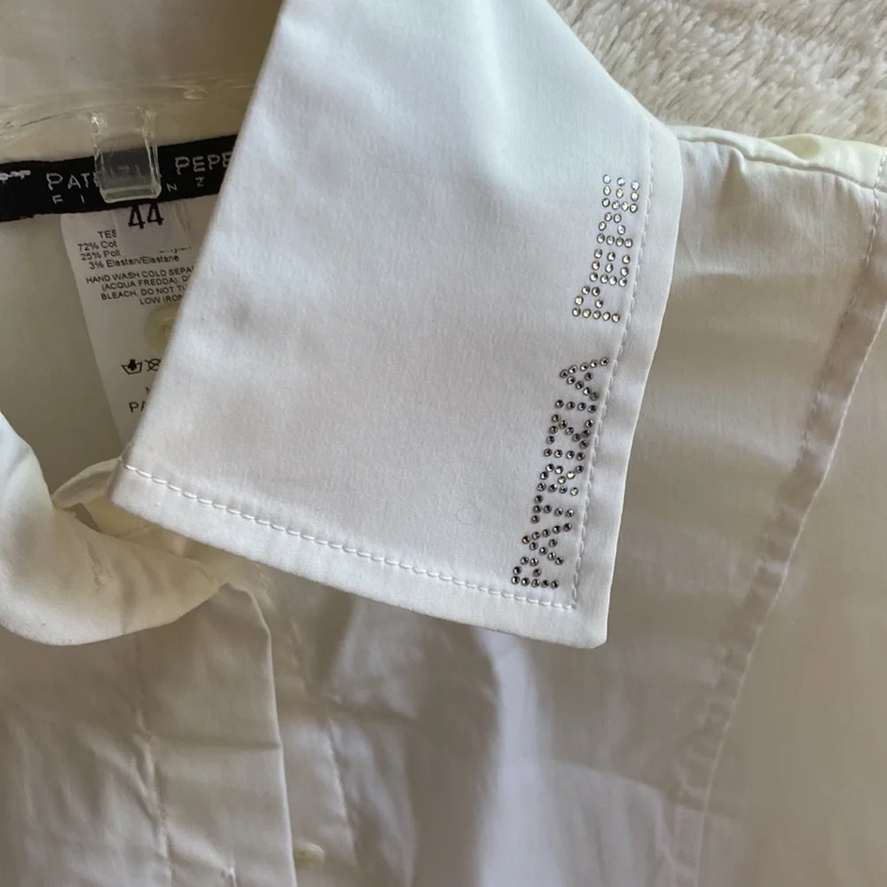 Patrizia Pepe Gorgeous CottonStretch Crystal Logo Logo Buttons ButtonDown Shirt